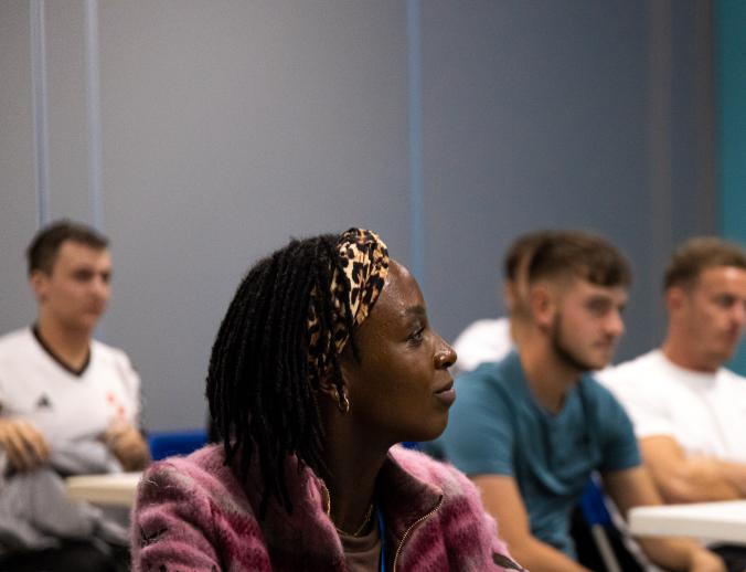 Female and male sports students in a seminar