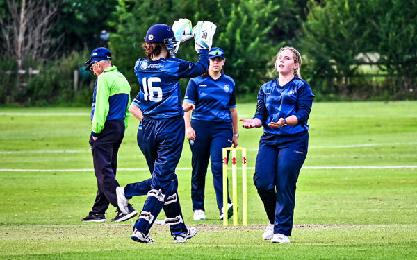 UW Women Cricket Photo