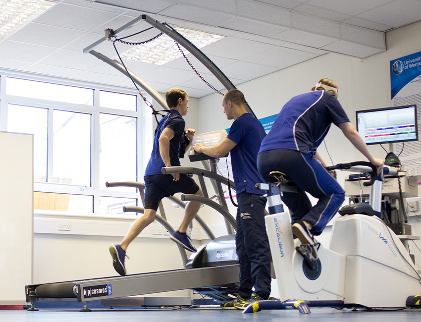 Students using anaerobic equipment including a running machine and cycling machine